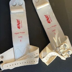 Reisport Women’s uneven bar Grips- double buckle